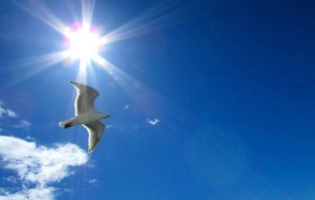 «Μίνι» καύσωνας την Τρίτη – Θερμοκρασία σε υψηλά για την εποχή επίπεδα